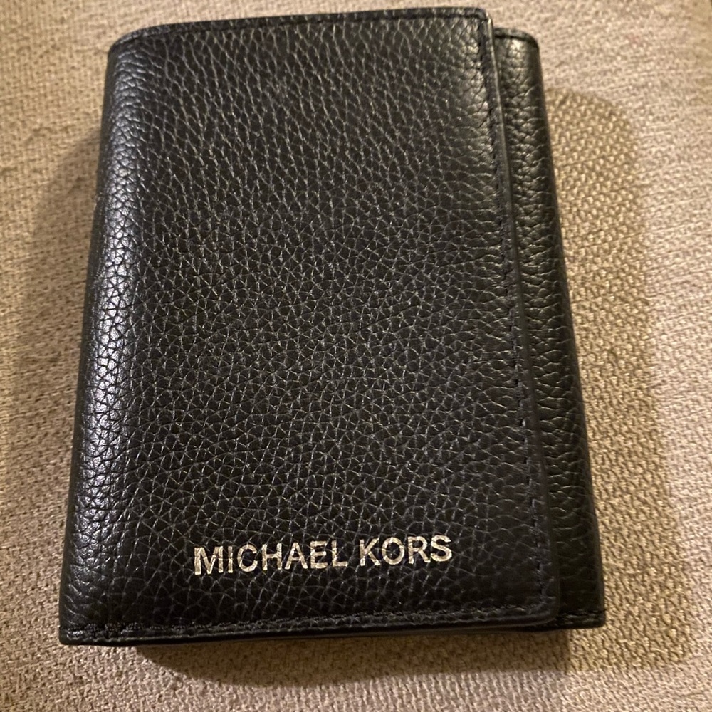 Micahel Kors Mens trifold wallet